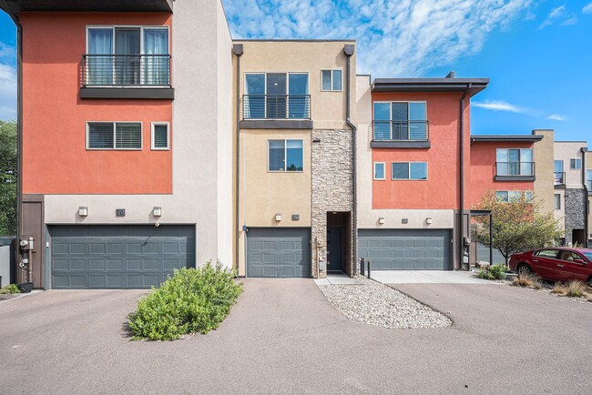 Building Photo - Creekside Townhome with Balconies on Every...