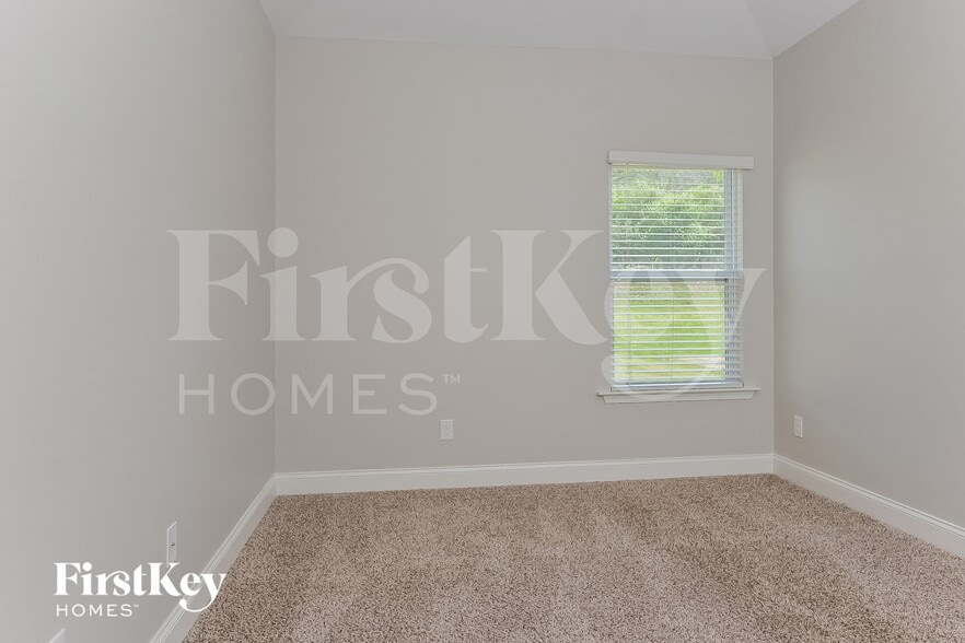 Building Photo - 5542 Bridle Way
