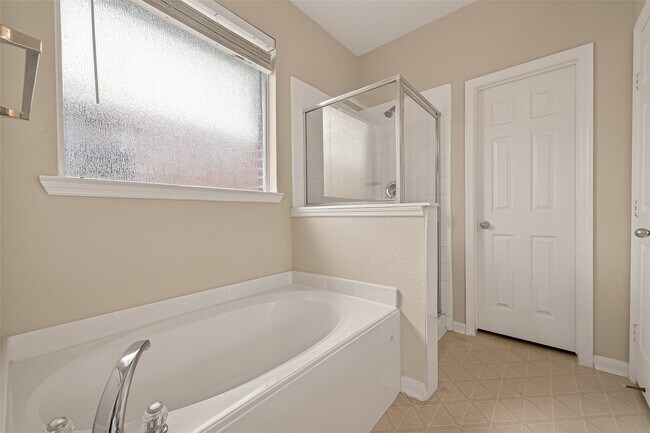 Building Photo - 13915 Maleewan Ln
