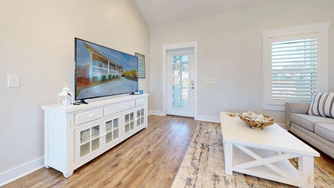 Building Photo - 325 Governor Dr