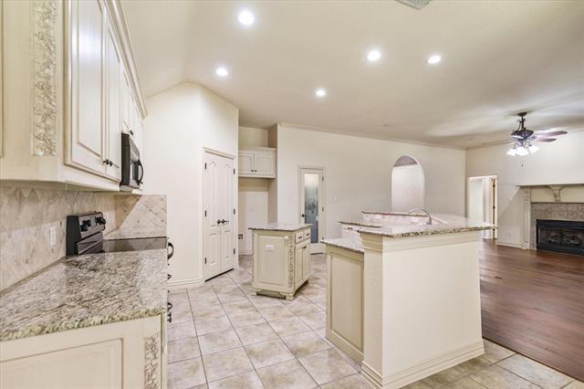 Building Photo - 6925 Danele Ct