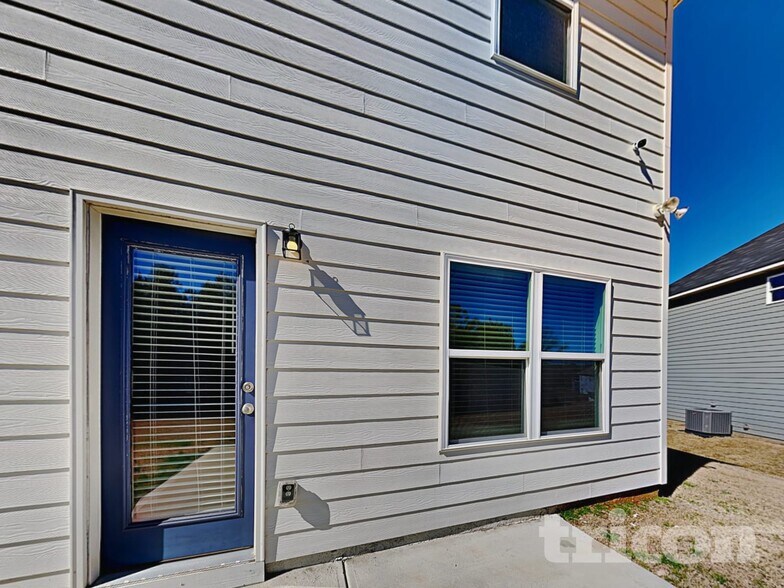 Building Photo - 215 Waters Edge Pkwy