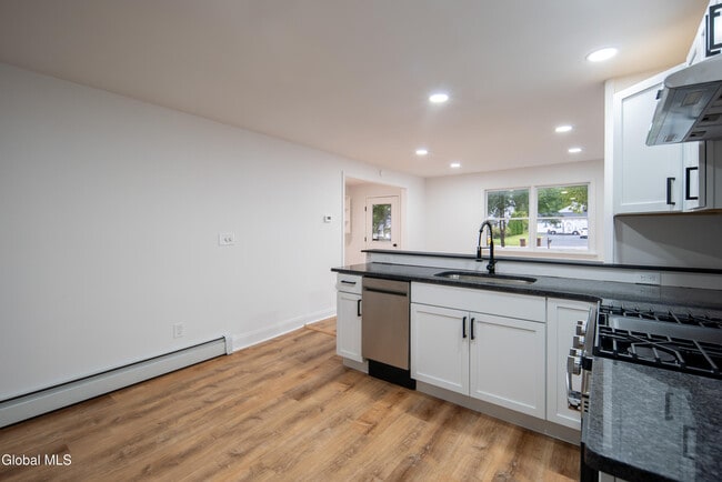 Building Photo - 644 Delaware Ave