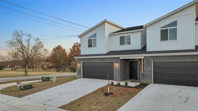 Building Photo - 1861 Lapis Ave