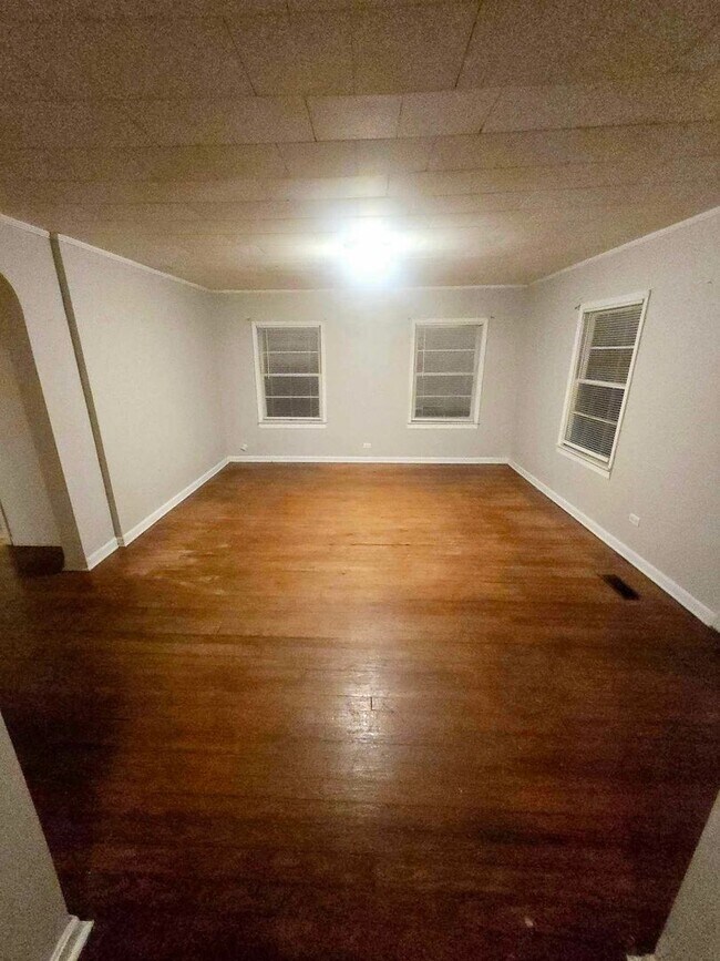 Building Photo - 3 bedroom & 1 bath located in Southside