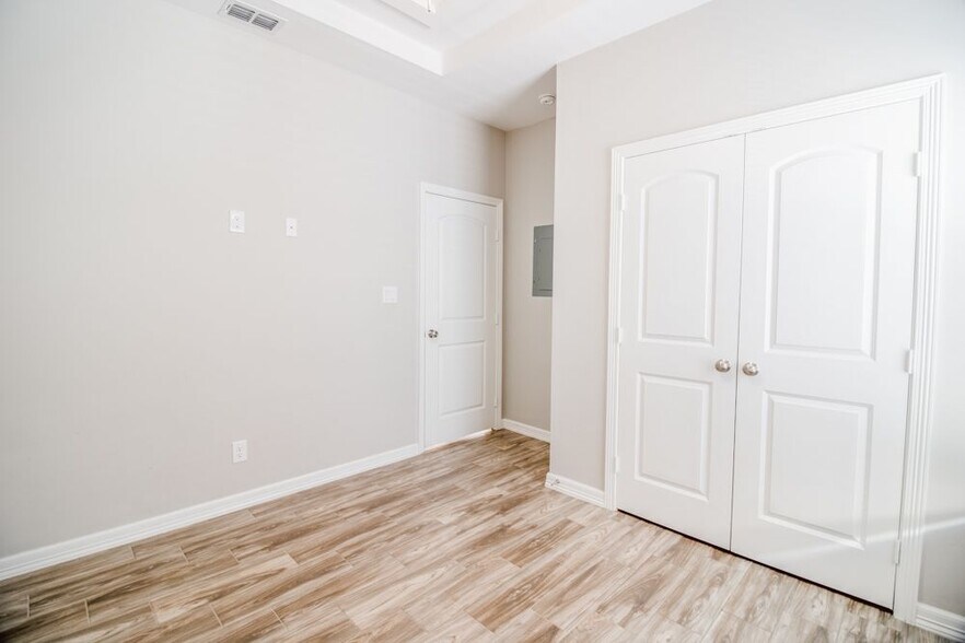 Building Photo - 905 W Sunset Valley St