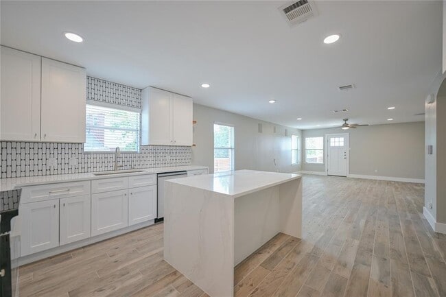 Building Photo - 13617 Coomer Path