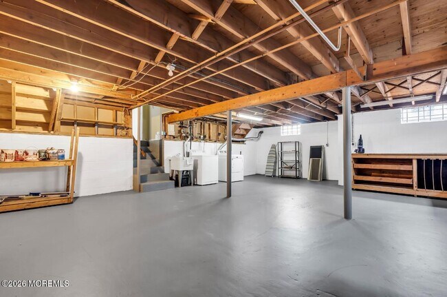 Building Photo - 869 Knight St