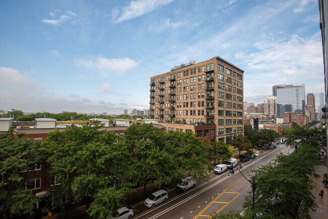 Building Photo - 1345 S Wabash Ave
