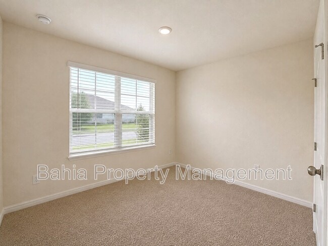 Building Photo - 869 Ambleside Dr