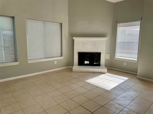 Building Photo - 18530 Meadows Way Dr