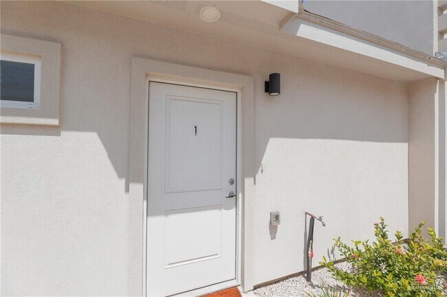 Building Photo - 18 San Vicente