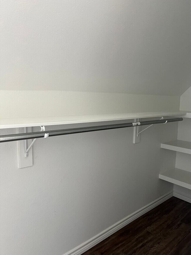 Building Photo - 2553 W Harold St