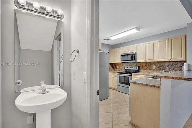 Building Photo - 2325 Mariner Ct