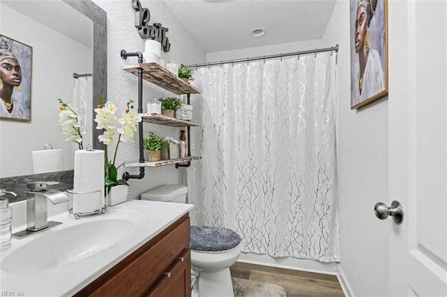 Building Photo - 326 Sedium Ln