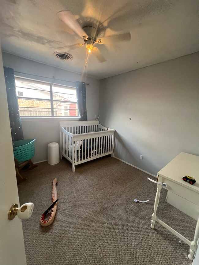 Building Photo - 5348 Benbrook St