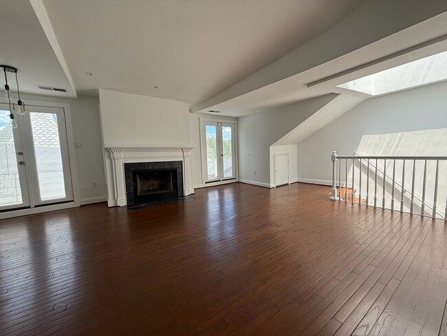 Building Photo - 3267 N St NW