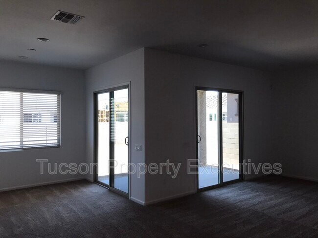 Building Photo - 10918 W Yates Ln