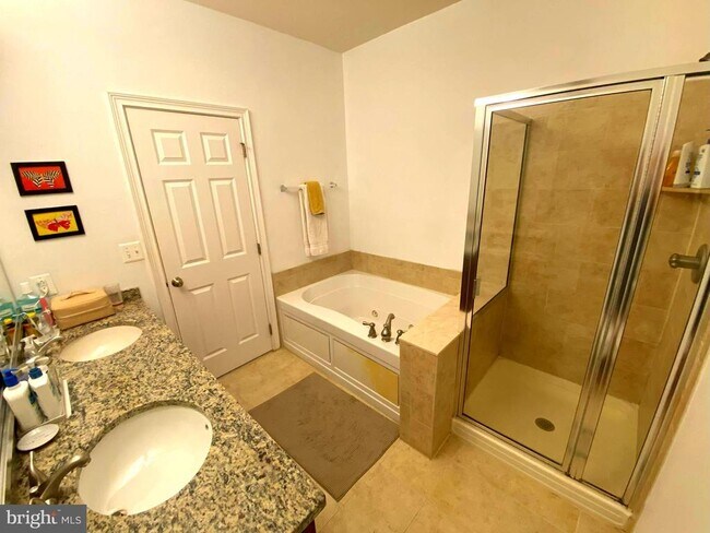 Building Photo - 303 Admirals Way