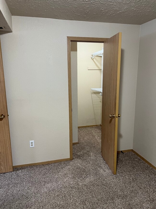 Building Photo - 12521 N Fairwood Dr
