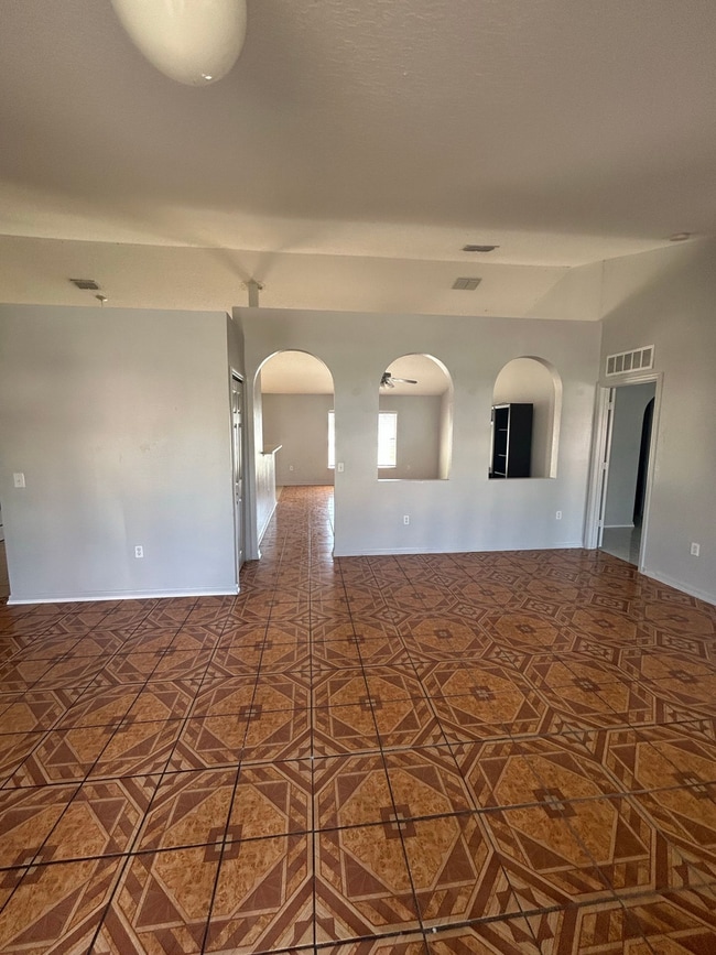 Building Photo - South Lakeland Rental!