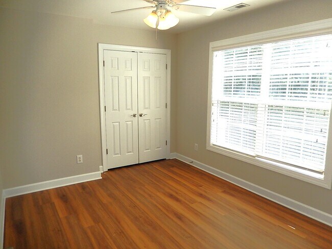 Building Photo - 10612 River Forest Dr