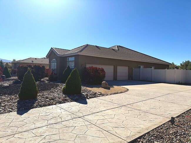 Building Photo - Spanish Springs 5bed/3ba Rental Available ...