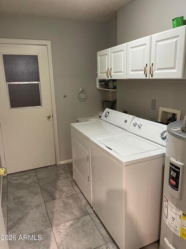 Building Photo - 10141 W Campana Dr