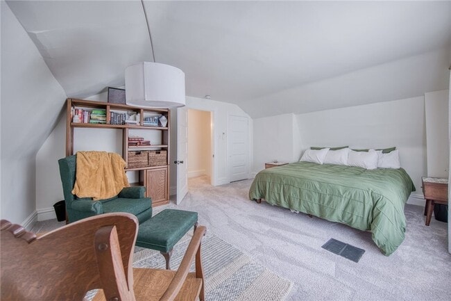 Building Photo - 911 Nevin Ave