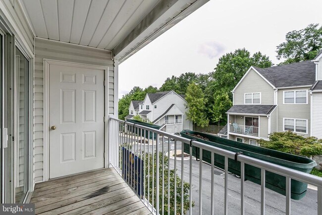 Building Photo - 553 McManus Way