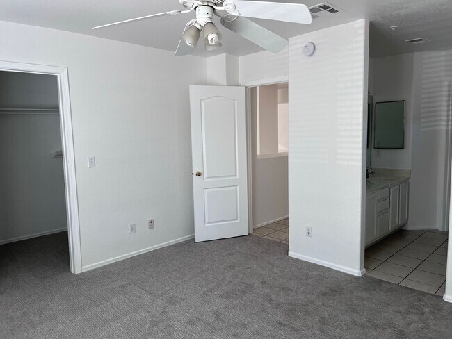 Primary Photo - COMING SOON! 3 bed 3 bath Town house with ...
