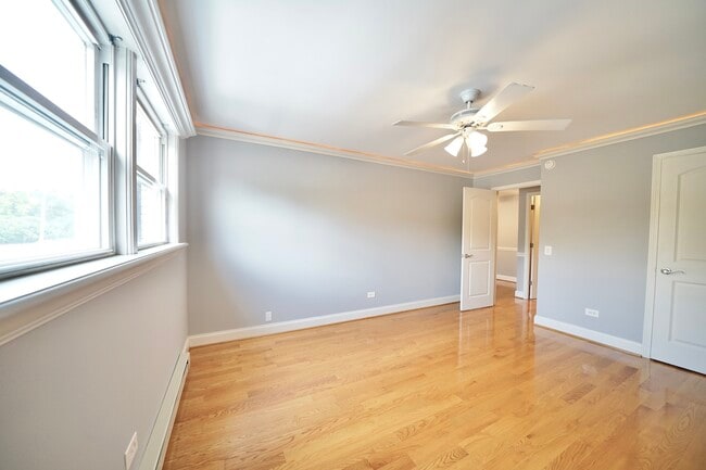 Building Photo - 5037 N East River Rd