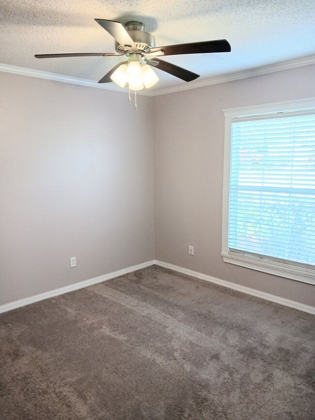 Building Photo - Home For Rent