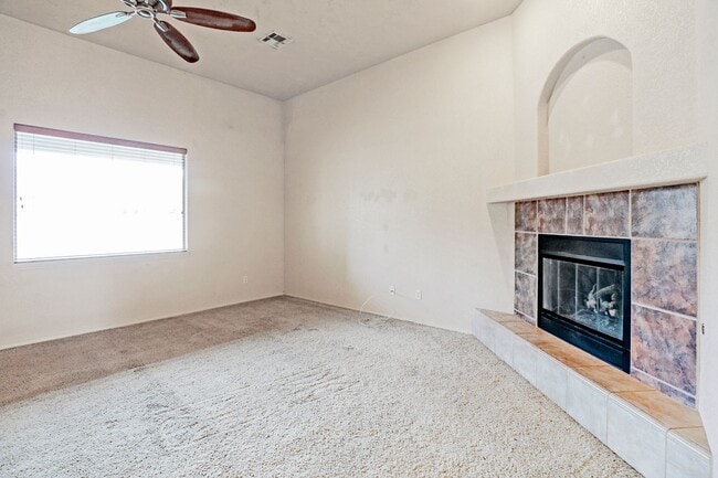 Building Photo - 3 Bedroom 2 Bathroom plus Office