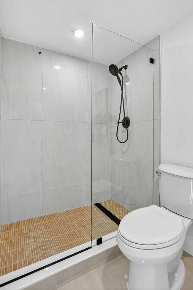 Building Photo - 2651 S Palm Aire Dr