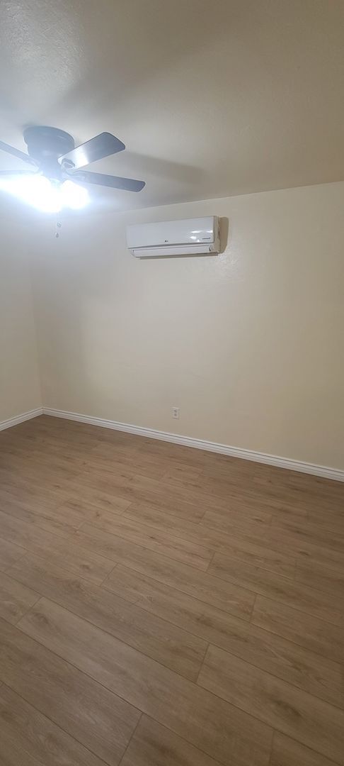 Building Photo - Large home on private cul-de-sac