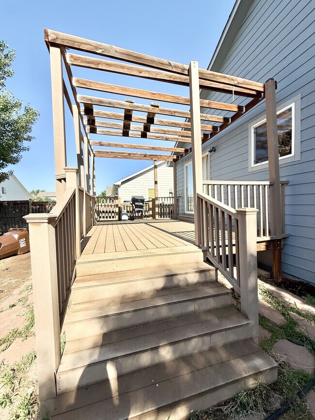 Building Photo - 3325 Crazy Horse Dr