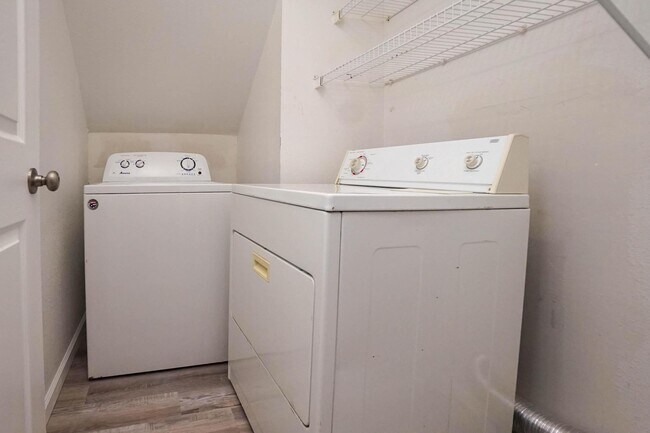 Building Photo - 1108 Fishlock Ave