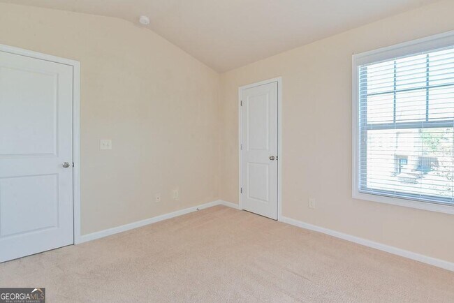 Building Photo - 4665 Woodbine Way