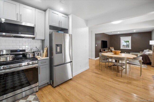 Building Photo - 25 Van Duzen Pl