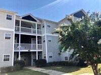 Building Photo - 3 Bedroom Apartment in University Village