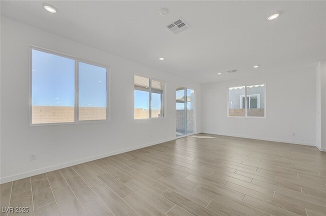 Building Photo - 8532 W Agate Ave