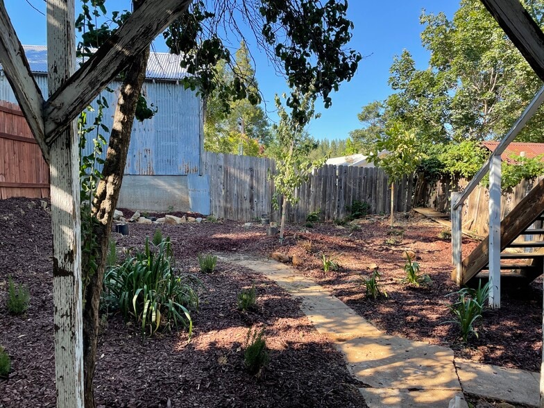 Building Photo - 418 W Main St