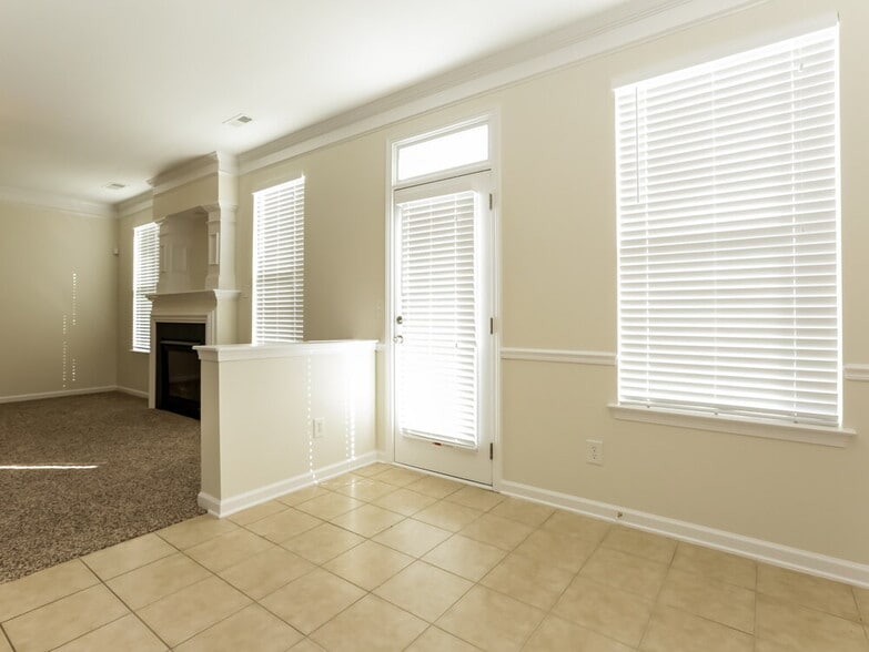 Building Photo - 6908 Sequoia Hills Dr