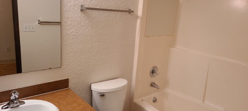 Building Photo - 1625 Kent Des Moines Rd