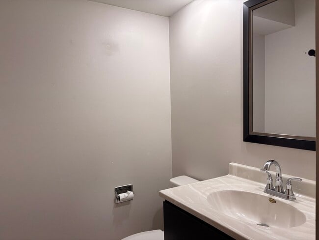Building Photo - 5431 Ebony Ct