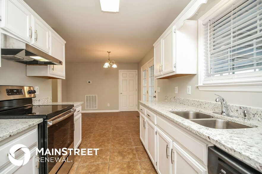 Building Photo - 2861 Sutherland Dr