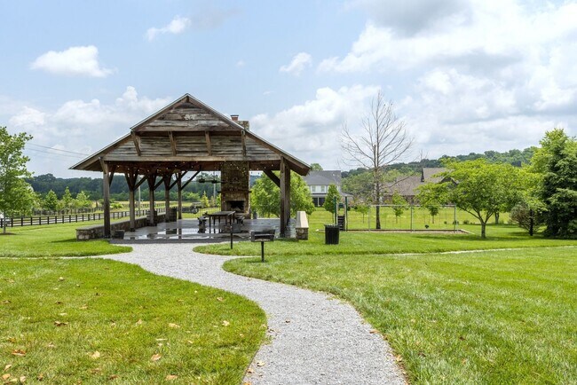 Building Photo - Luxurious 5 Bedroom, 3 Bathroom Home in Mc...