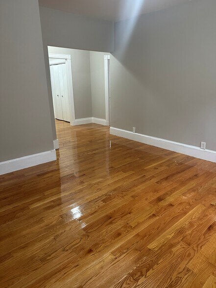 Building Photo - 33 Algonquin St