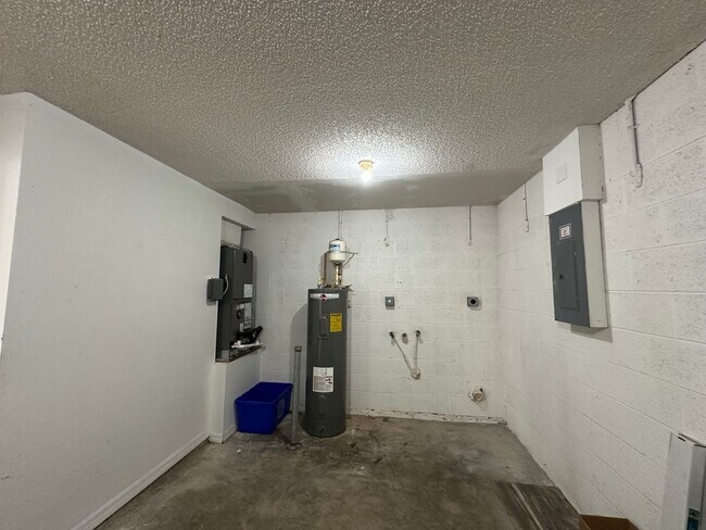 Building Photo - Vero Lake Estates